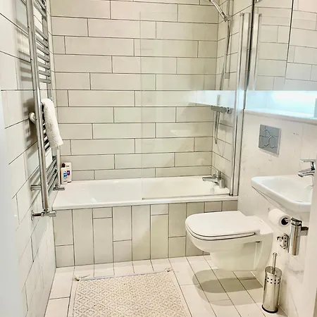 Modern Ensuite Double Bedroom Dublin Exterior photo