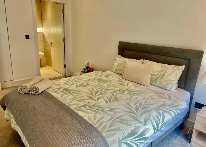 Modern Ensuite Double Bedroom