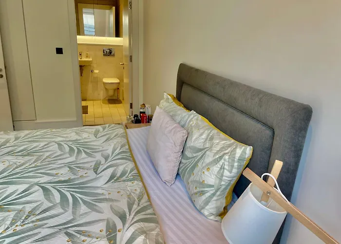 Modern Ensuite Double Bedroom