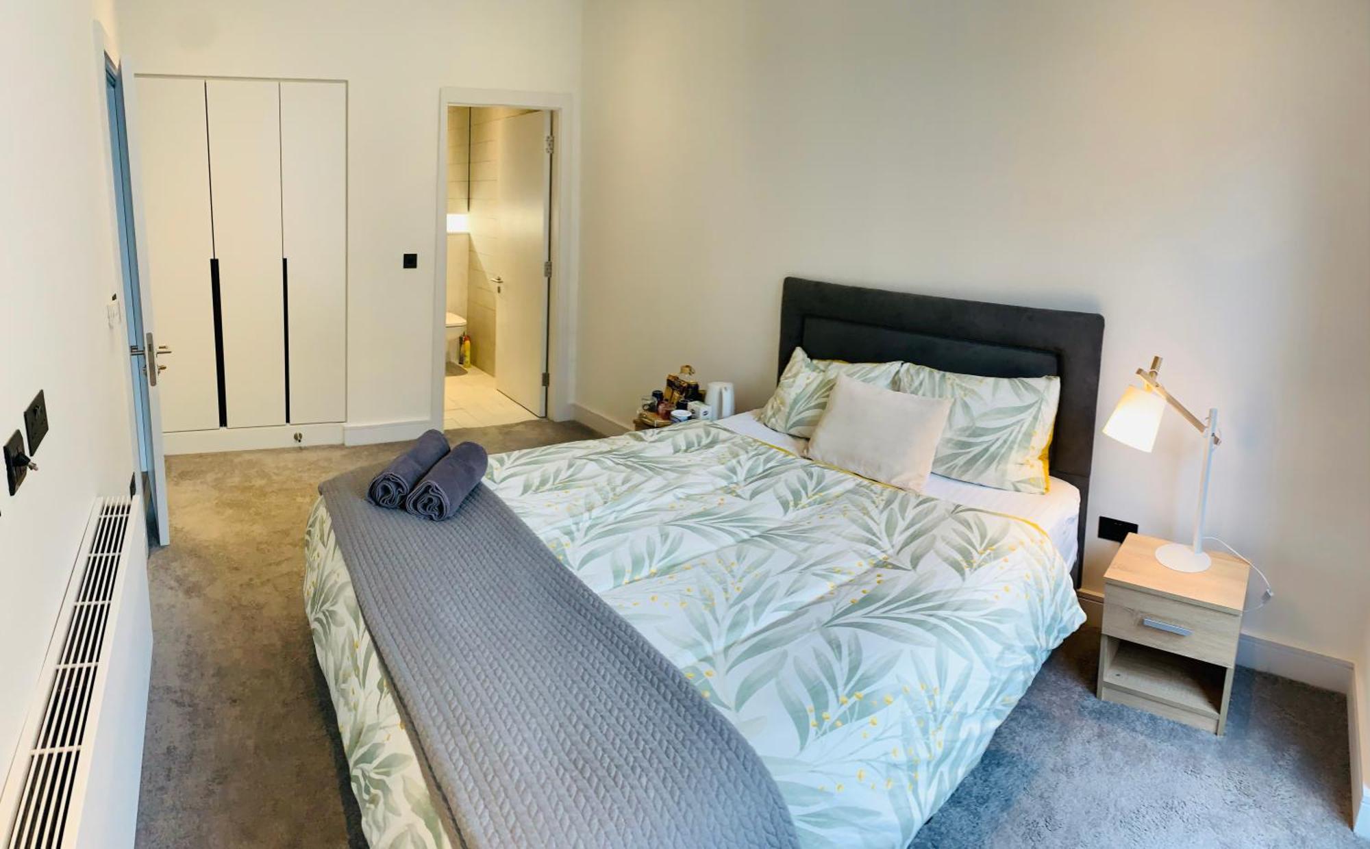 Modern Ensuite Double Bedroom Dublino