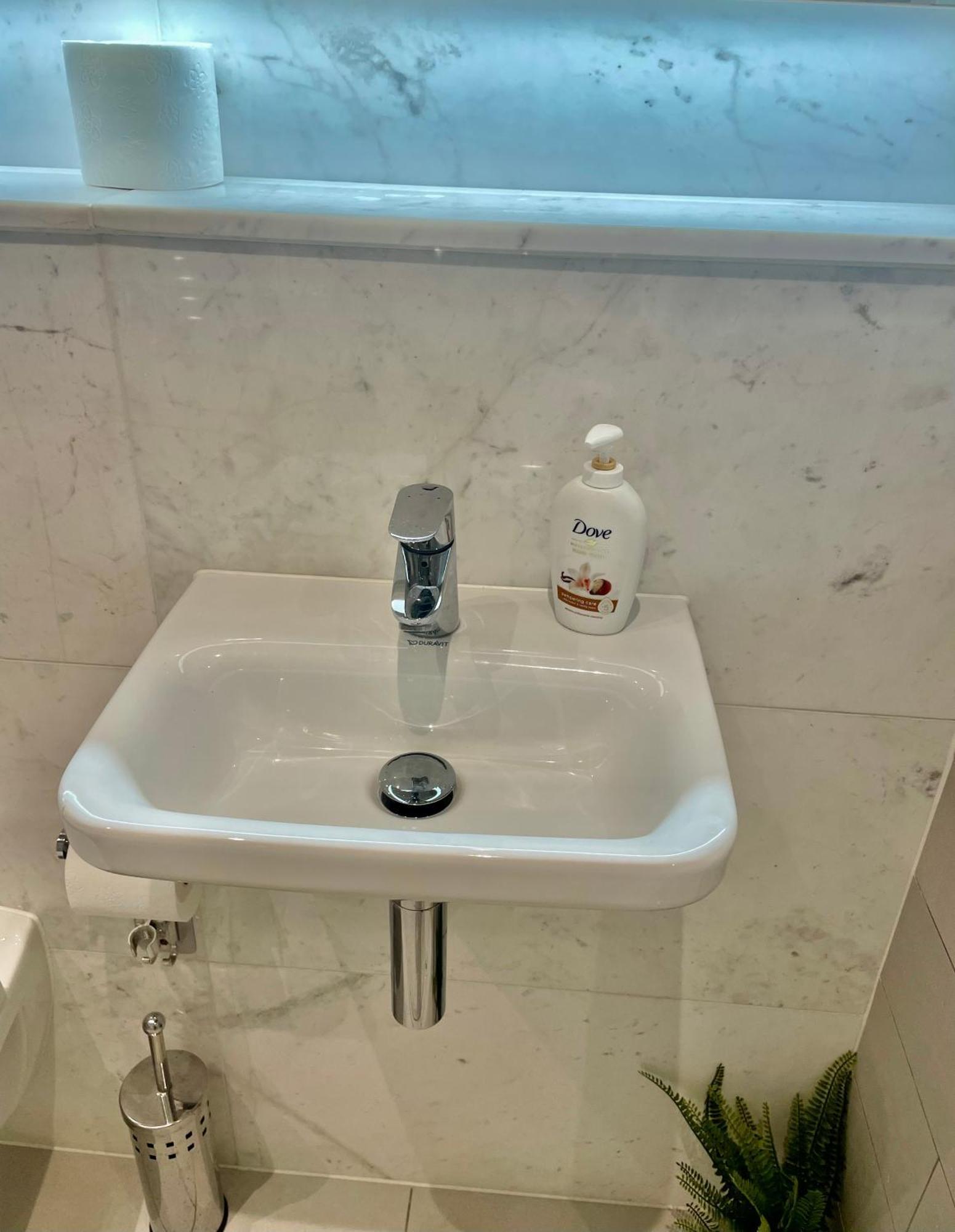 Modern Ensuite Double Bedroom Alloggio in famiglia *